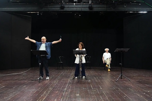 Dalla scena alla vita: il teatro come strumento di crescita personale